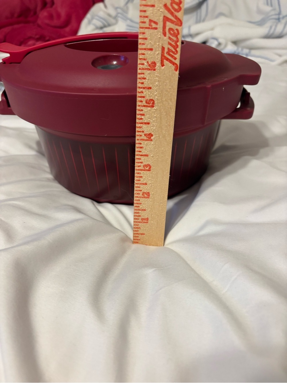 Tupperware Microwave Pressure Cooker Burgundy Complete w/ Manual 3 Qt MicroPro - Picture 7 of 8